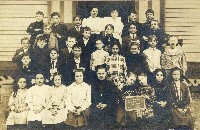 Lina Franke Guenther with fifth grade class, circa 1907 (009-040-481)