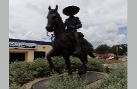 Vaquero statue (018-033-341)