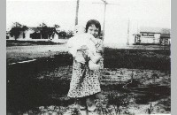 Georgia Reeves holding Ray Portwood, circa 1922 (095-018-178)