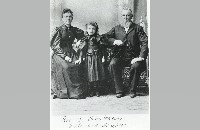 Rev. Schulenberg with wife and daughter (007-022-055)
