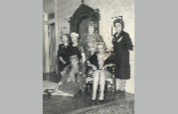 Hattie Stephens with unidentified women (008-004-113)