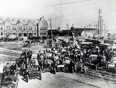 Cars near downtown Fort Worth, 1910