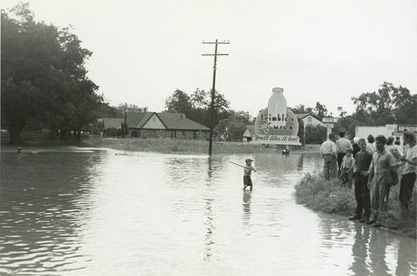 Fort Worth flood 1949 at intersection of Fifth and Bailey