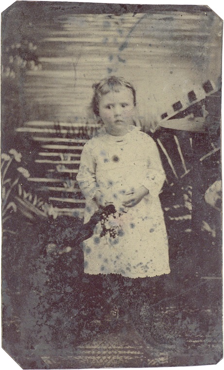 Tin type of either Weechie Yates Estill or Ada Beachamp Chambers