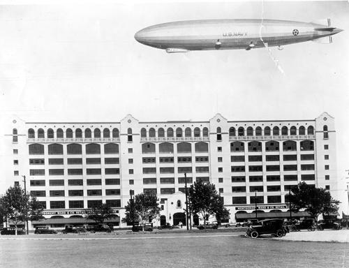 Dirigible Los Angeles over Montgomery Wards in 1928