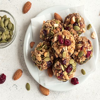 No Bake Oatmeal Peanut Butter Energy Balls