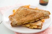 Apple Cheddar Grilled Cheese